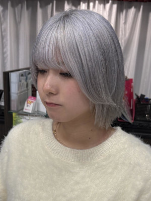 ホワイトシルバー/レイヤーボブ 岩崎錦糸町北口