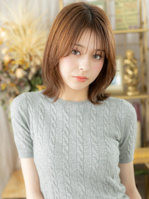 大人可愛いアプリコットオレンジ外ハネロブ　細めハイライト