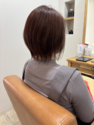 シルバーベージュのイヤリングカラー