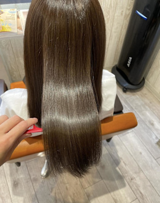 オリーブベージュ