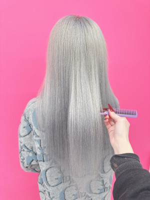 ハイトーンロングが好きな方必見！シルバーアッシュ！