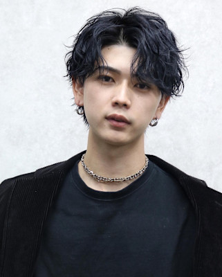 黒髪波巻きセンターパート