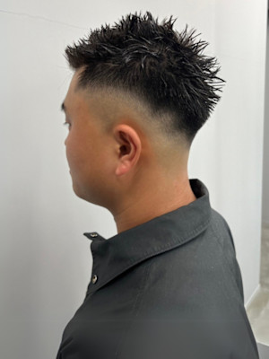フェードカット スパイキーショート眉毛カット ビジネスヘア