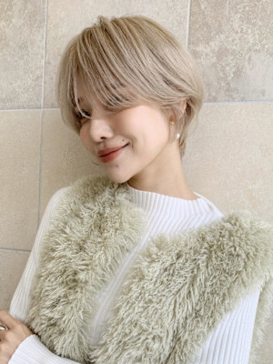 ハイトーンショートヘアハイトーン前髪長め