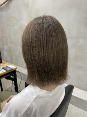 オリーブベージュ