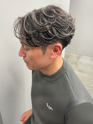 センターパート ハイライトカラー ツーブロック メンズカット