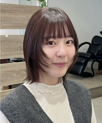 顔周りぱつっとボブウルフ