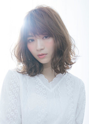 【WILLOW】鎖骨ミディアムを波巻き仕上げ