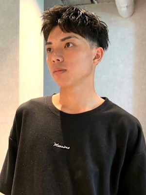 刈り上げ　ツーブロック　メンズショート　アップバング　20代