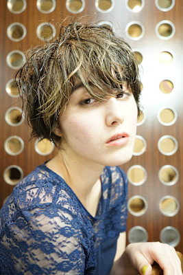 お手入れ簡単　癖毛を活かした　レディースショート　くせ毛