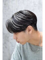 ホワイトハイライトカラカルマヘア韓国刈り上げセンターパート