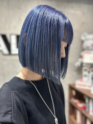 透明感ネイビー前下がりボブ/ケアブリーチケアカラーハイトーン
