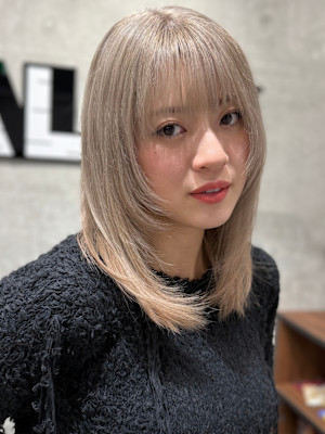 顔周りレイヤーホワイトミルクティー渋谷ケアブリーチケアカラー