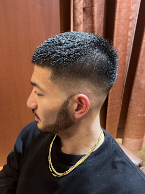 銀座　理容室　個室　床屋　ボウズフェード