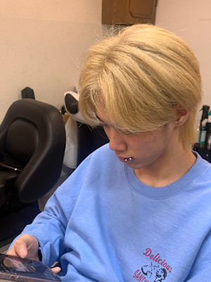 センターパート×ハイトーン