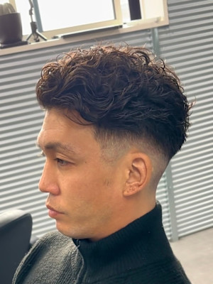 大人短髪/フェードカット/メンズパーマ/刈り上げ/ツーブロッ