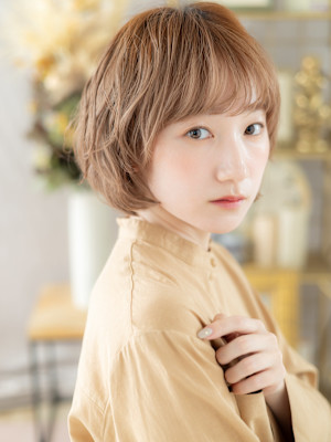 マッシュパーマ前下がりショートウルフカット　細めハイライト