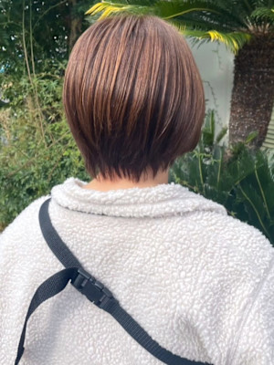 丸みショートボブ　ベージュカラー　レイヤーボブ　30代