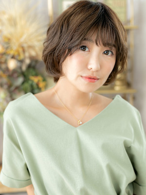 ウルフパーマひし形ふわふわフェザーショート　細めハイライト