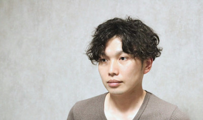 センターパート×波巻きパーマ