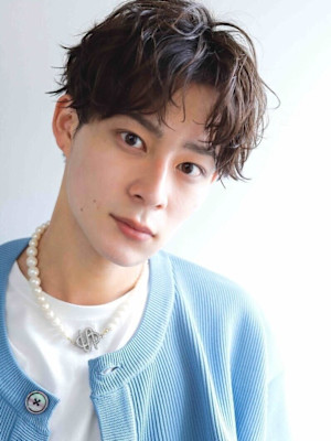 ニュアンスパーマ　センタパート　ツーブロック　爽やか　20代