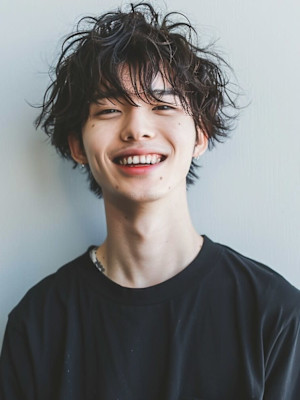 ニュアンスパーマ　マッシュウルフ　ツーブロック　束感　20代