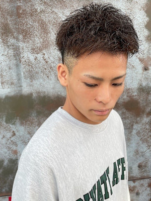 アップバング　ナチュラルブラウン　メンズショート　刈り上げ