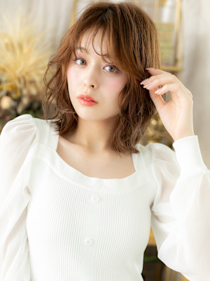 韓国風ニュアンスパーマフェザーミディアム　くすみベージュ