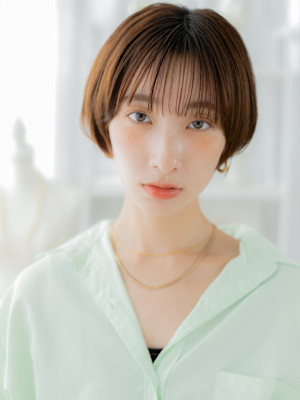 小顔ショートカットレイヤーヘルシースタイル　フェザーショート