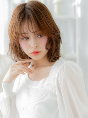 韓国風ニュアンスパーマフェザーミディアム　マロンベージュ