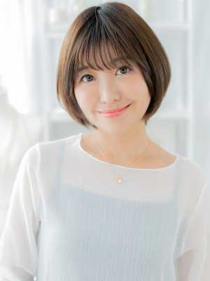 黒髪アースカラーナチュラル丸みマッシュボブ　刈上げボブ