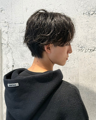 【 センターパートウルフ × メンズフェザーパーマ 】