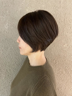 大人のアシメショートオリーブカラー