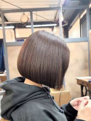 ぱつっと内巻きボブ