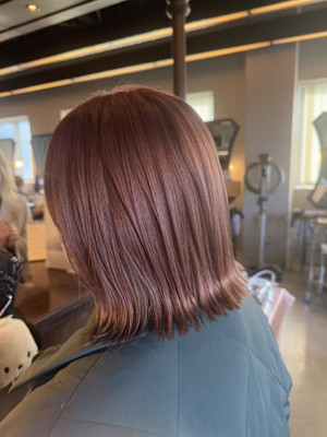 ピンクベージュ