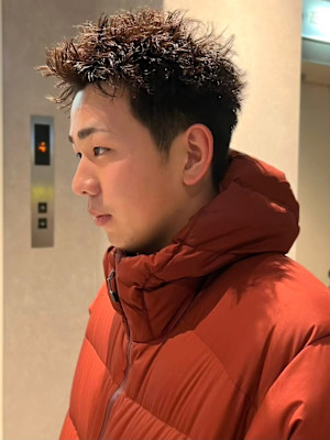 アップバング　ブラウンベージュ　ツーブロック　メンズショート