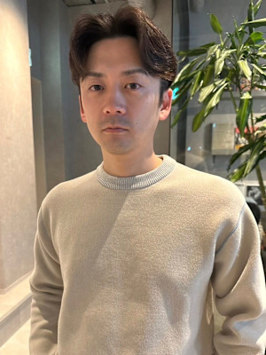 カルマパーマ　韓国風ヘア　センターパート　アップバング