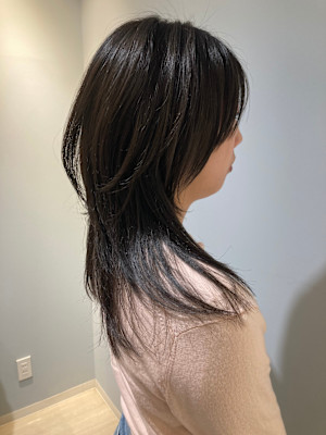 顔周り小顔レイヤーロングウルフカットイルミナグレージュカラー