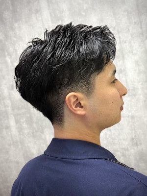 ツーブロックアップバングスタイル