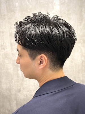 ツーブロックアップバングスタイル