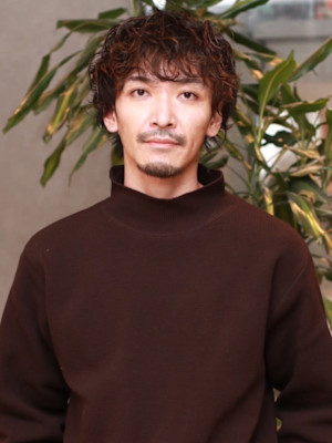 スパイラルパーマ　マッシュパーマ　ブラウン　ハイライト