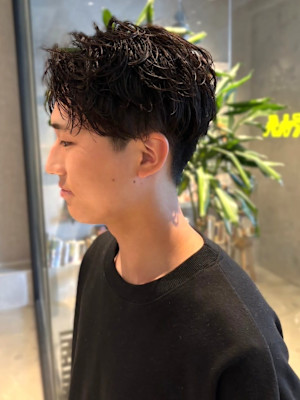 アップバング　ツーブロック　ショートパーマ　束感　20代