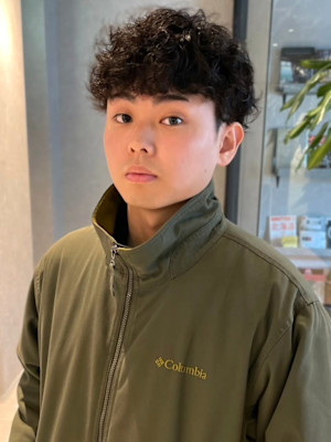 マッシュパーマ　オン眉　ツイストスパイラルパーマ　束感