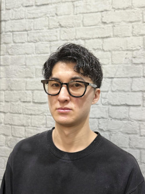 メンズ/ツーブロック/ショート/アップバング/黒髪/刈り上げ