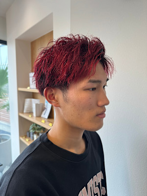 ビビッドカラー×アップバングスタイル