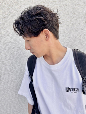 センターパート　スパイラル　フェザーパーマ