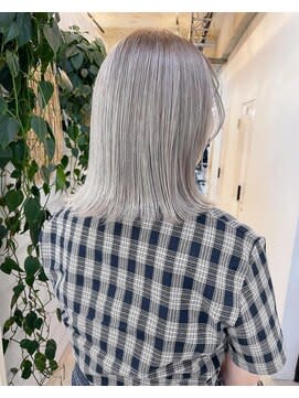 AiM×ミディアム