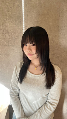 重めバングにザクザクレイヤー！