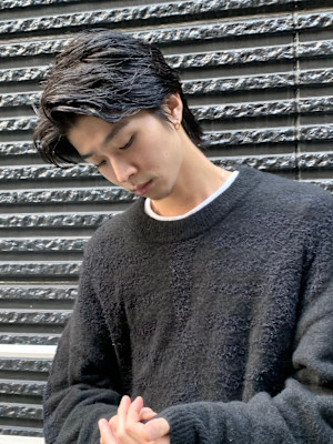 大人男性髪ナチュラルセンターパート