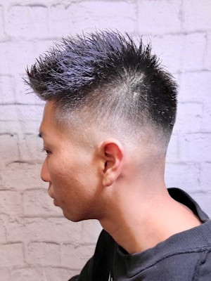 メンズ／スキンフェード／フェザーショート／アップバング